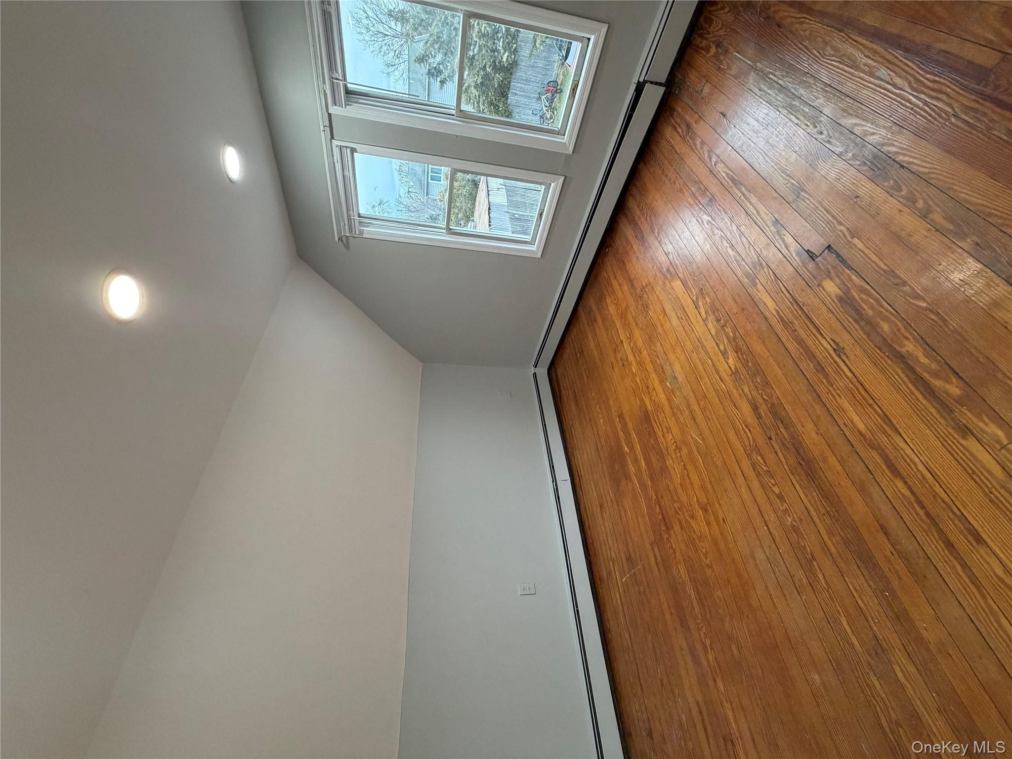 #9 photo, 7 S Atlantic Street, सफ़ोक काउंटी Bay Shore , NY 11706