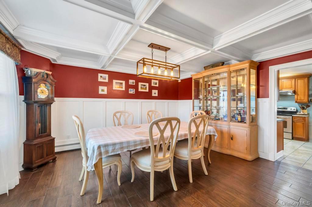 #10 photo, 21 Burwood Lane, Саффолк ‖ Coram , NY 11727