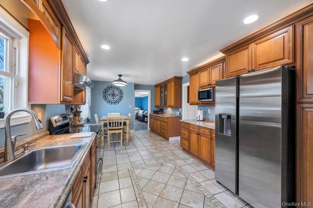 #13 photo, 21 Burwood Lane, Саффолк ‖ Coram , NY 11727