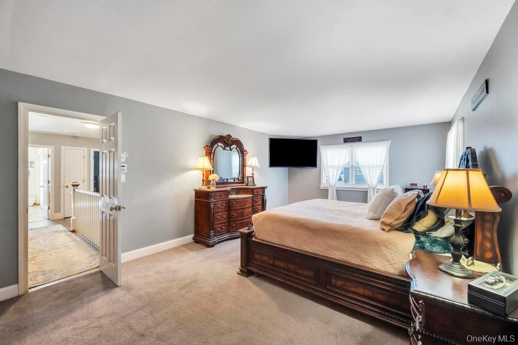 #18 photo, 21 Burwood Lane, Саффолк ‖ Coram , NY 11727