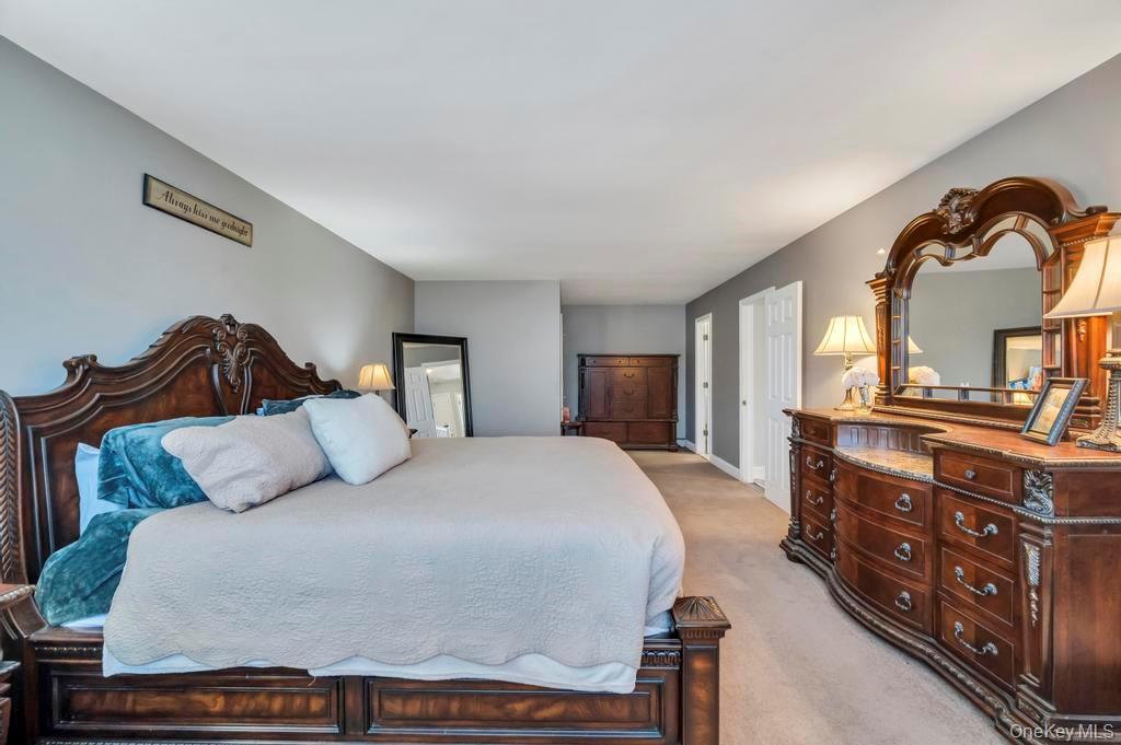 #20 photo, 21 Burwood Lane, Саффолк ‖ Coram , NY 11727