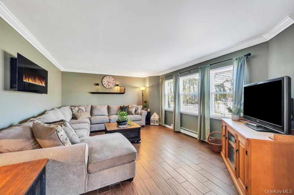 #8 photo, 21 Burwood Lane, Саффолк ‖ Coram , NY 11727