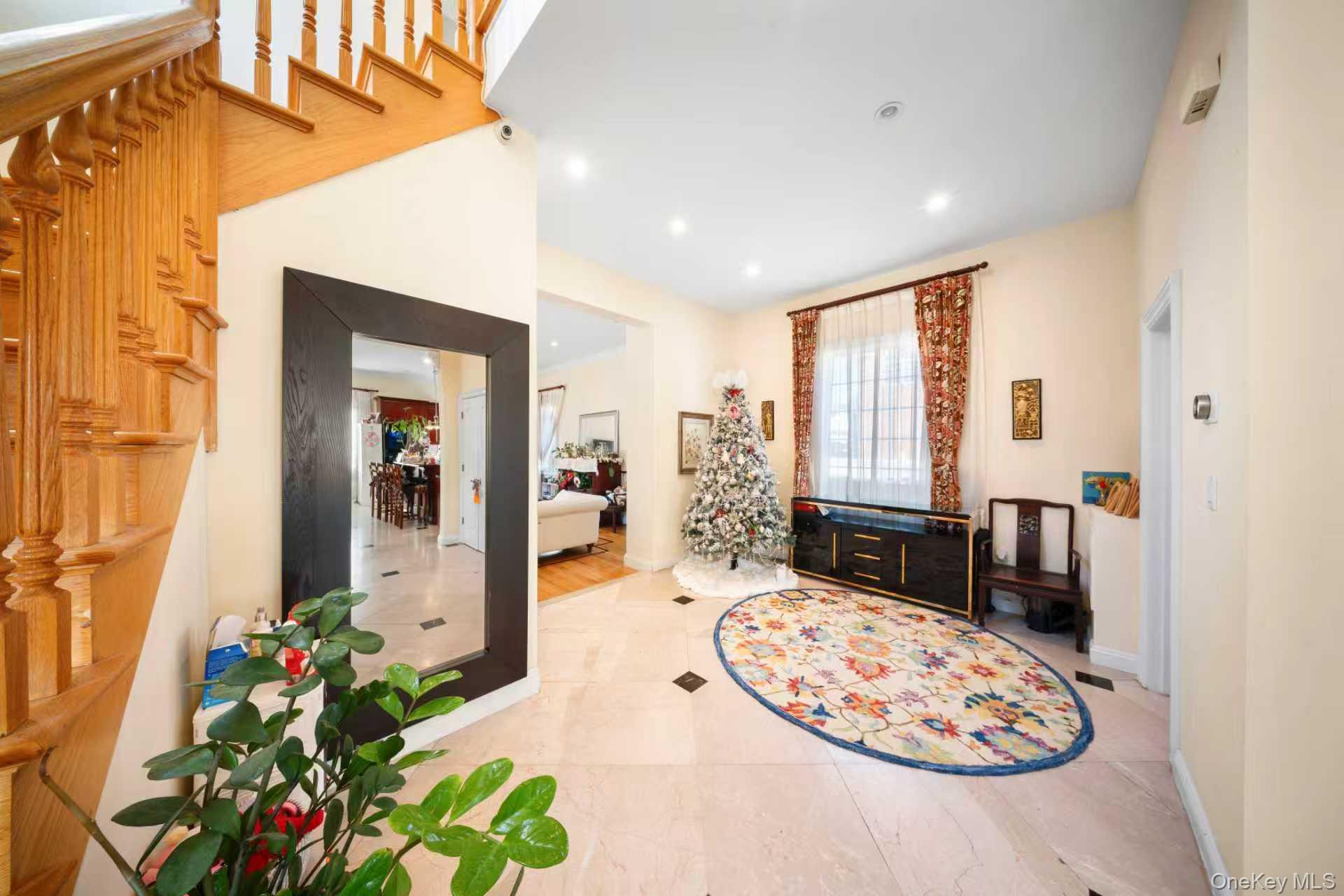 #3 photo, 66-19 Commonwealth Boulevard, Little Neck , NY 11362