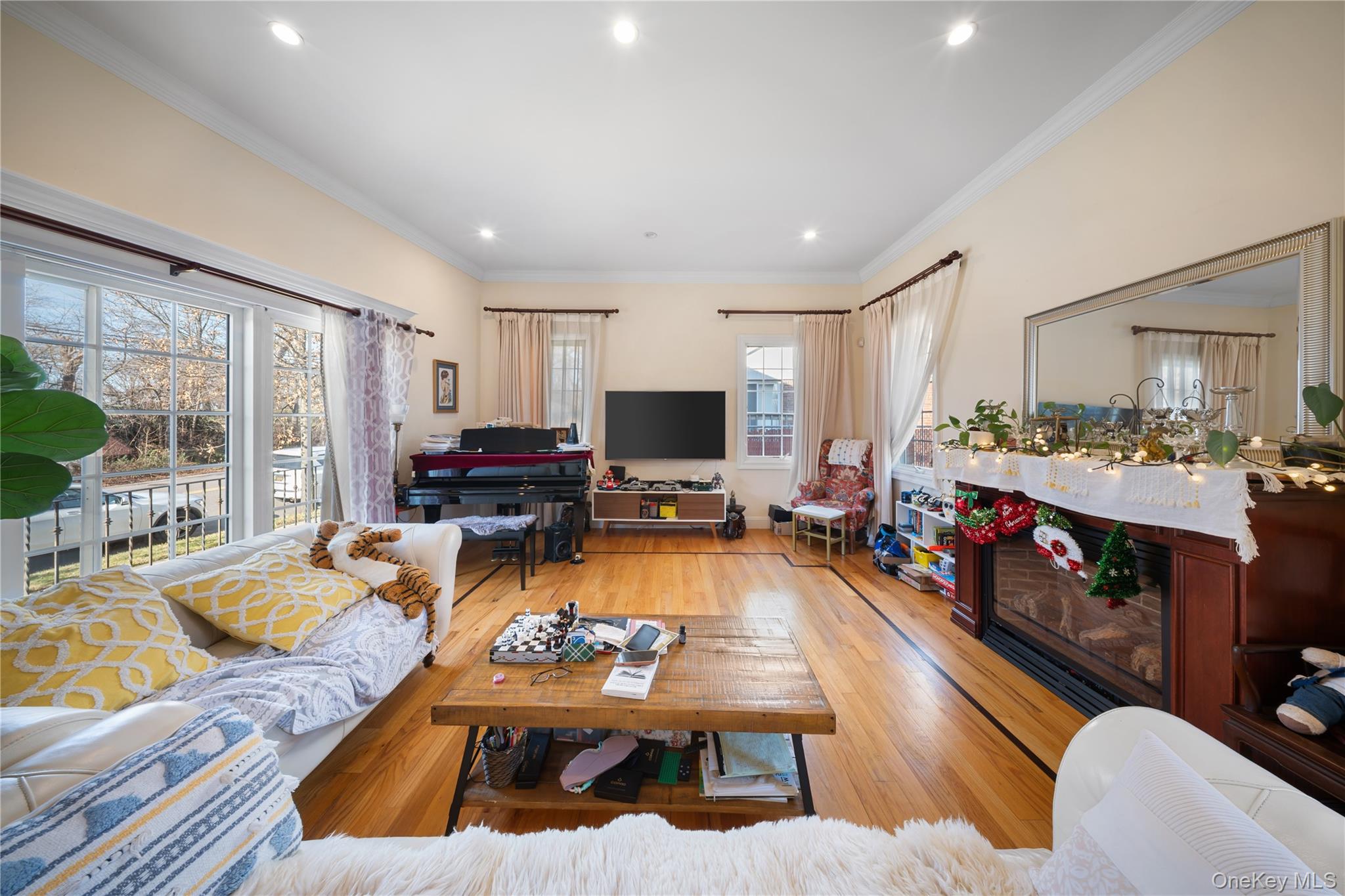 #5 photo, 66-19 Commonwealth Boulevard, Little Neck , NY 11362