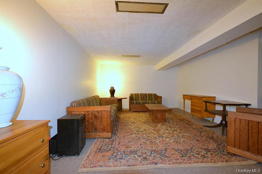 #15 photo, 348 Town Line Road, מחוז סאפוק Commack , NY 11725