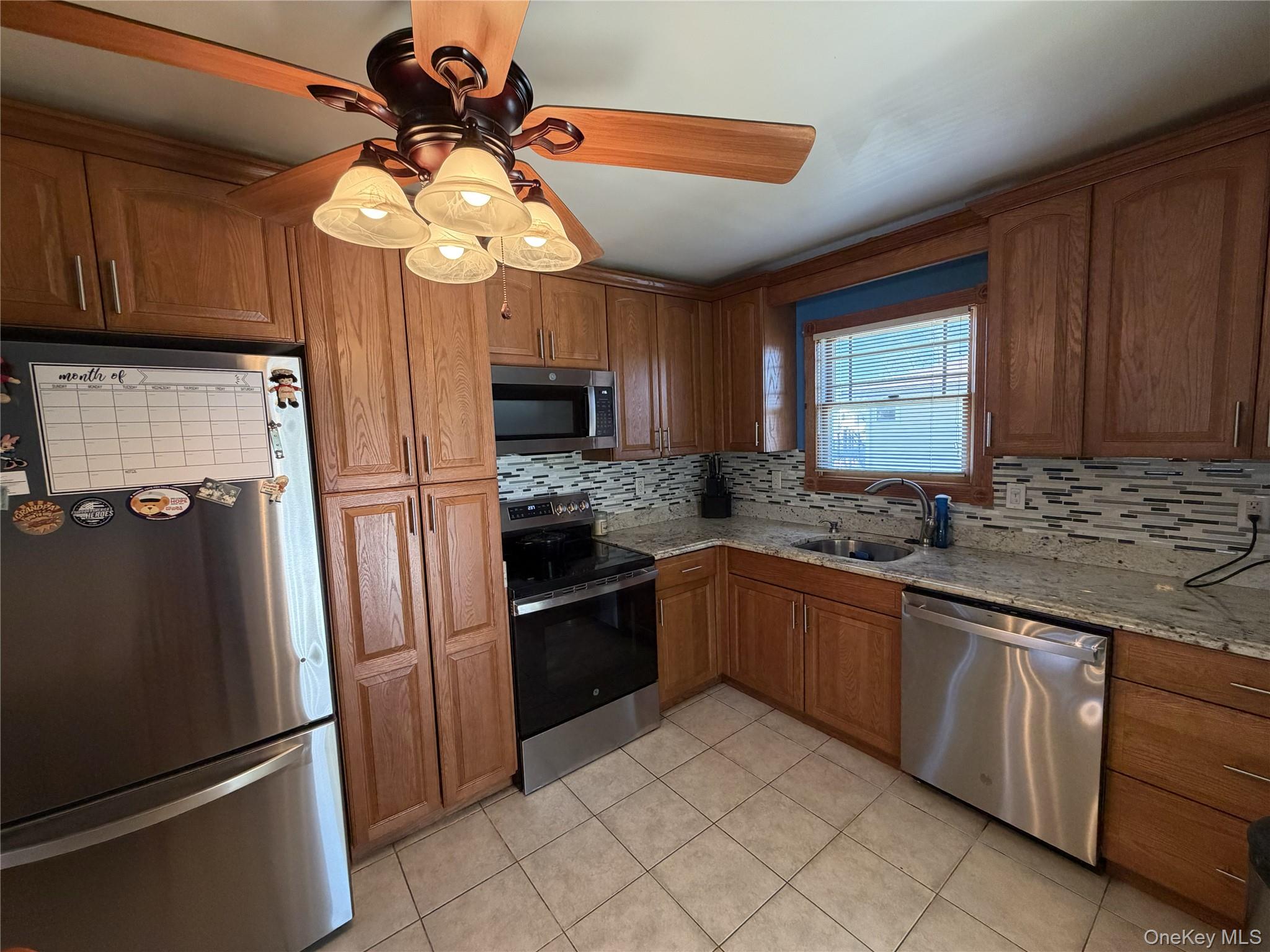 #14 photo, 250 Wyona Avenue, سوفولك Lindenhurst , NY 11757