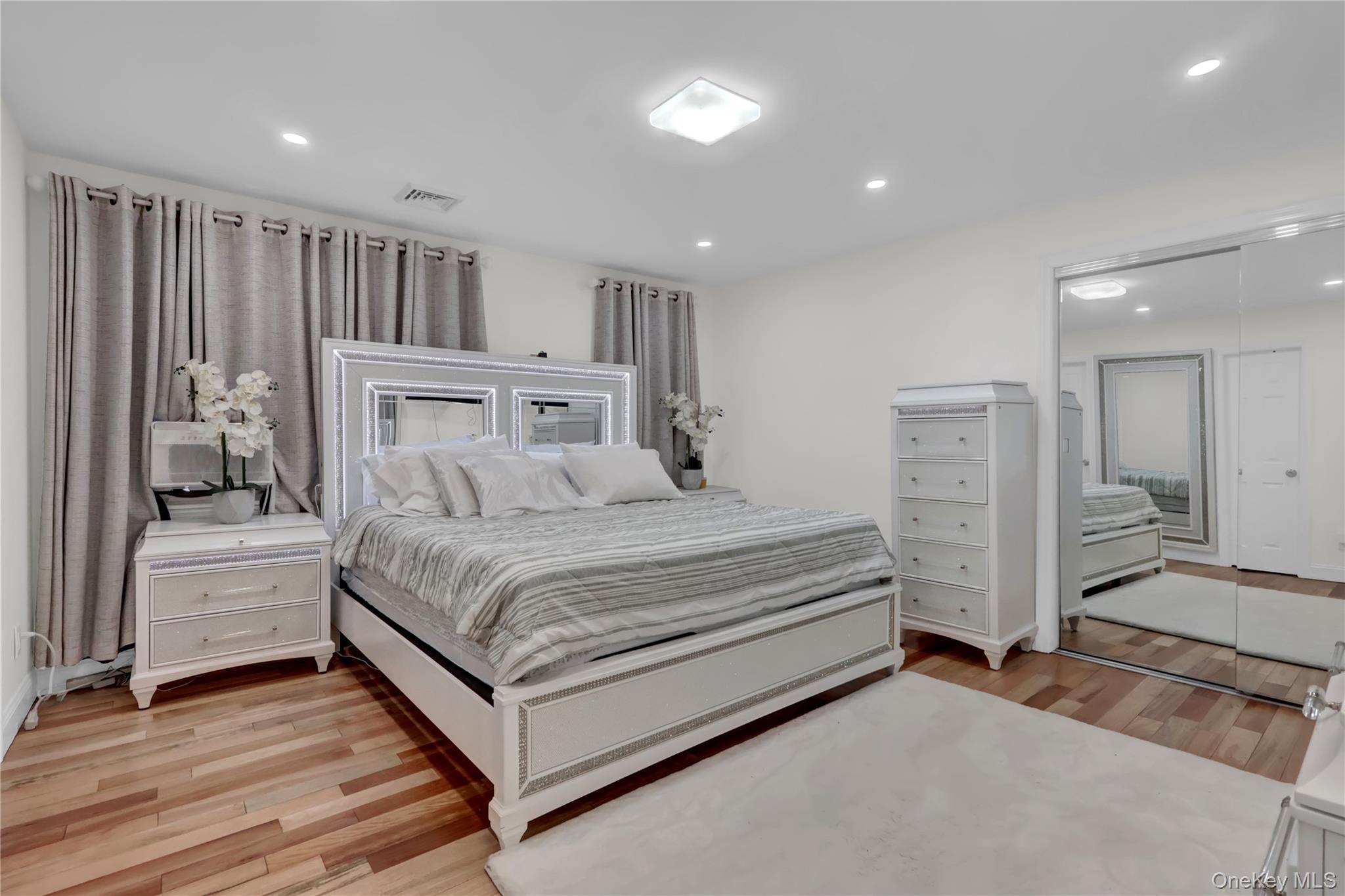 #13 photo, 26 Hilbert Street, Hempstead , NY 11550