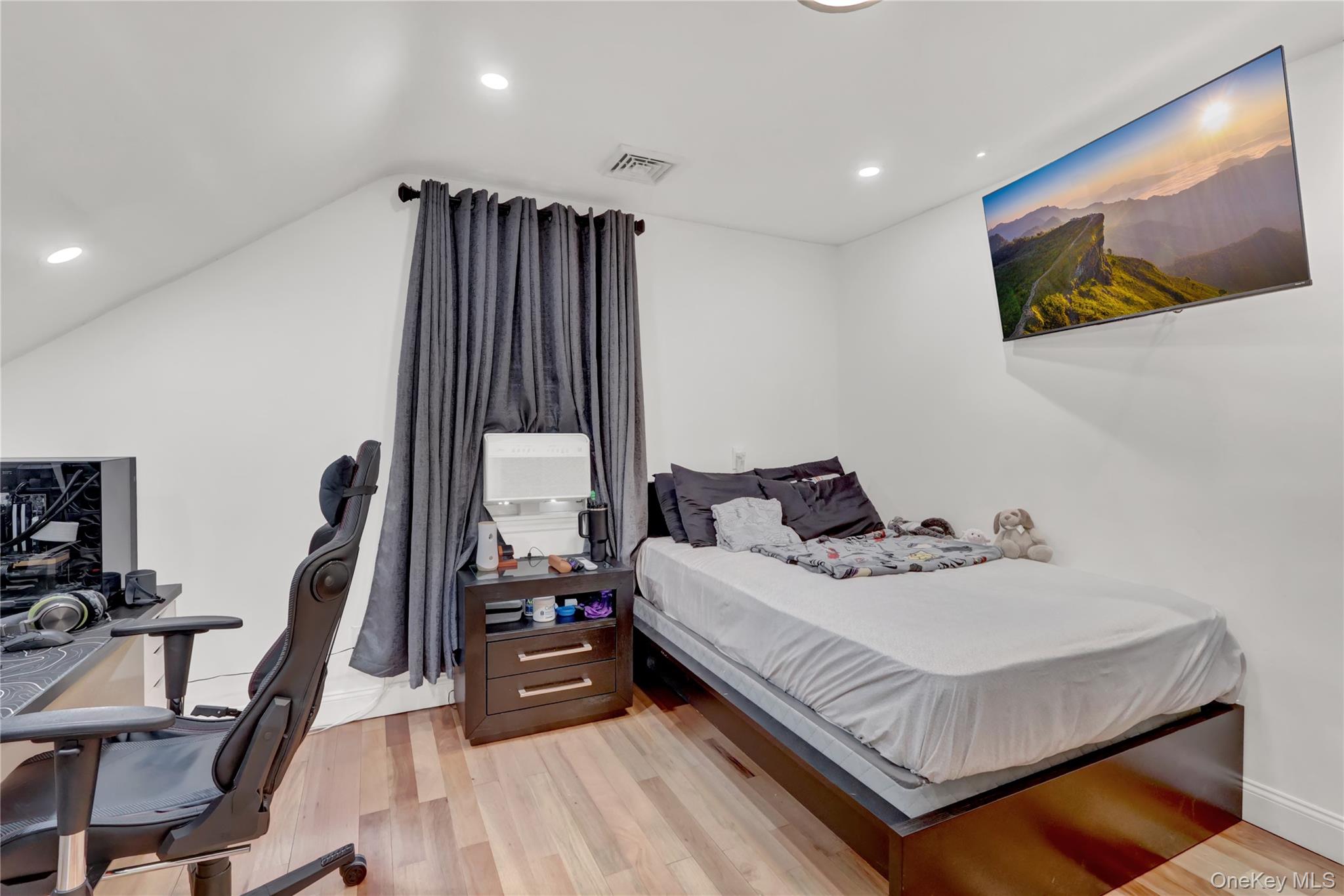 #17 photo, 26 Hilbert Street, Hempstead , NY 11550