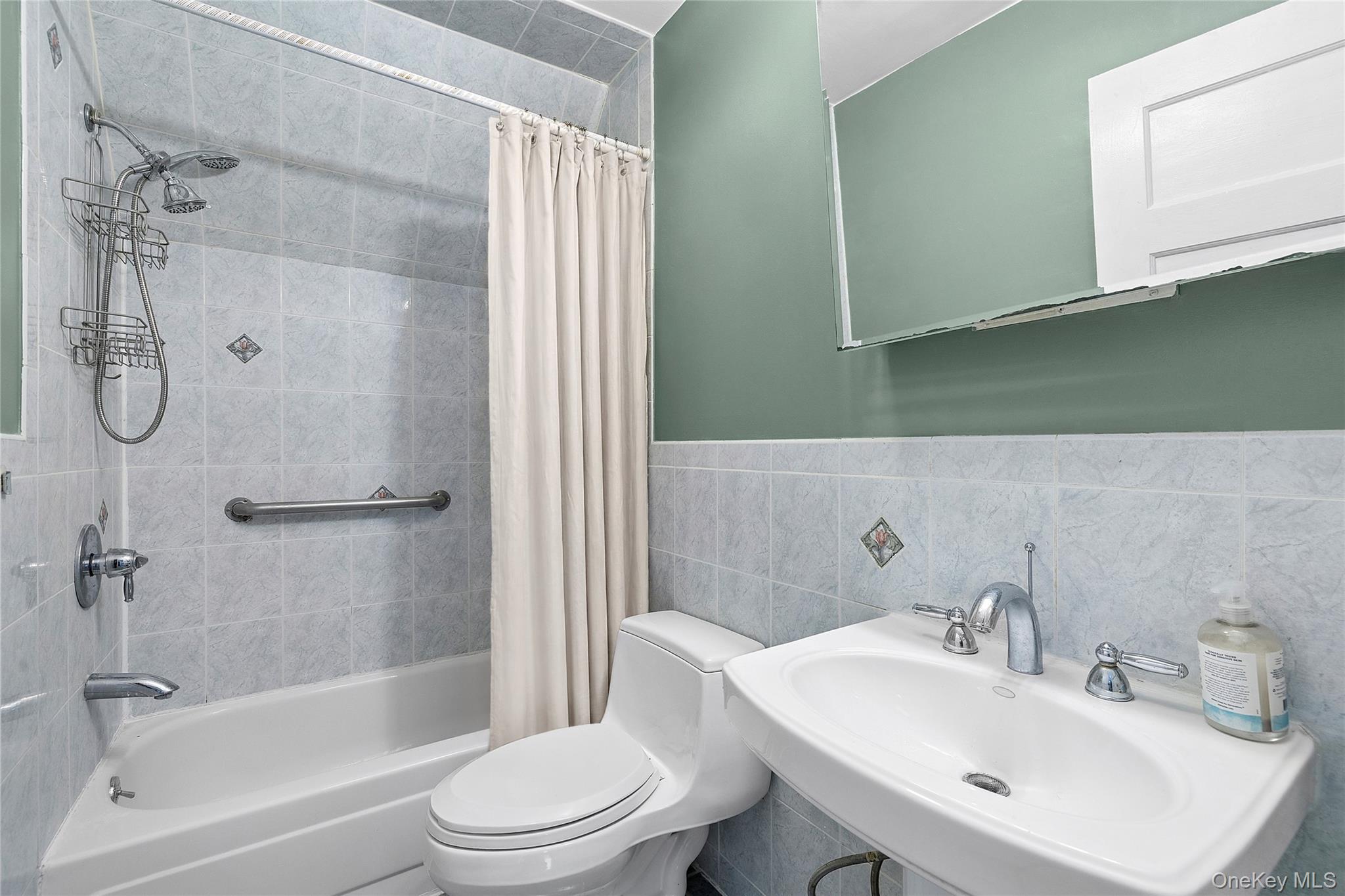 #12 photo, 46 Slocum Crescent, كوينز Forest Hills , NY 11375