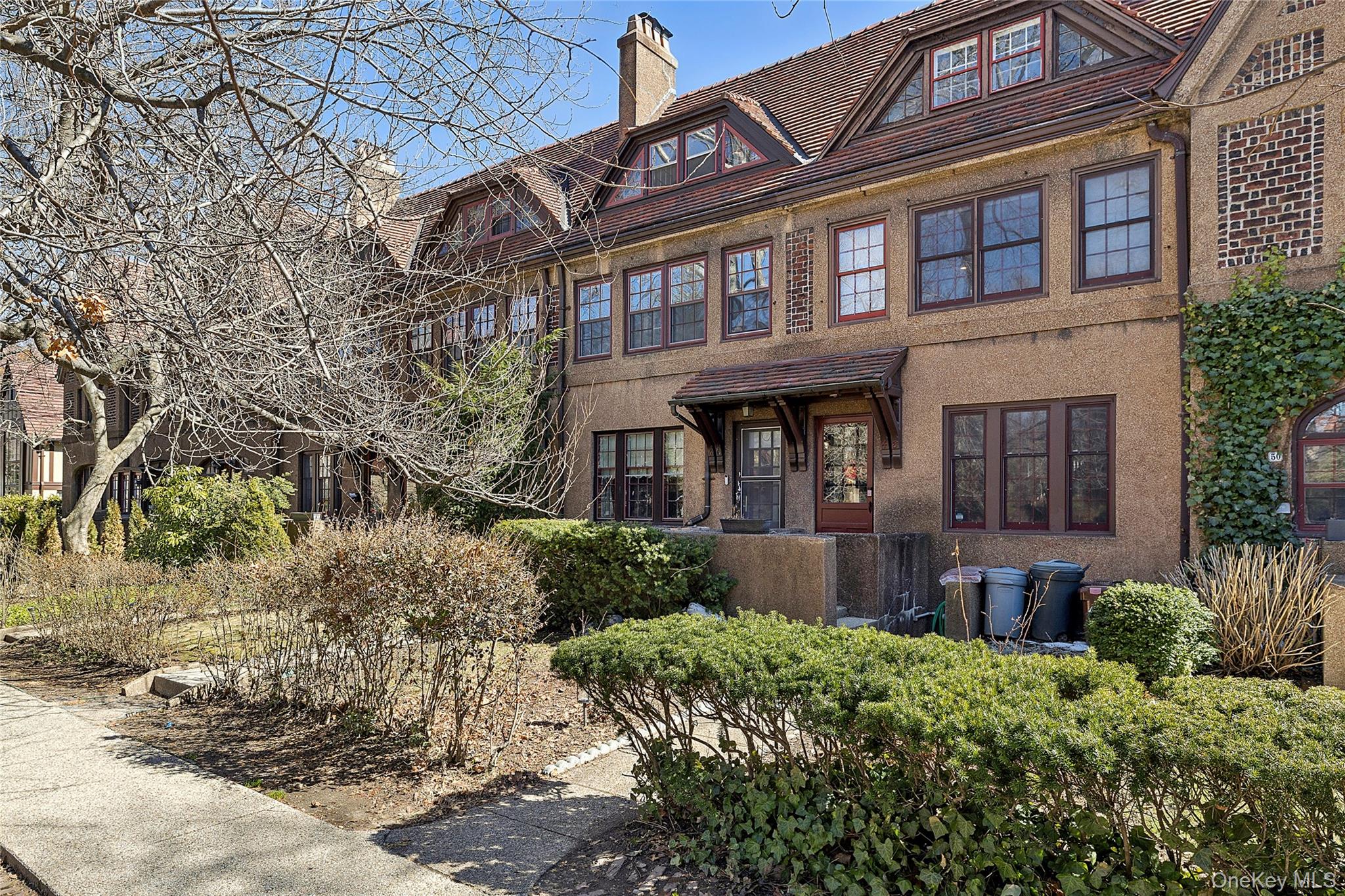 #15 photo, 46 Slocum Crescent, كوينز Forest Hills , NY 11375