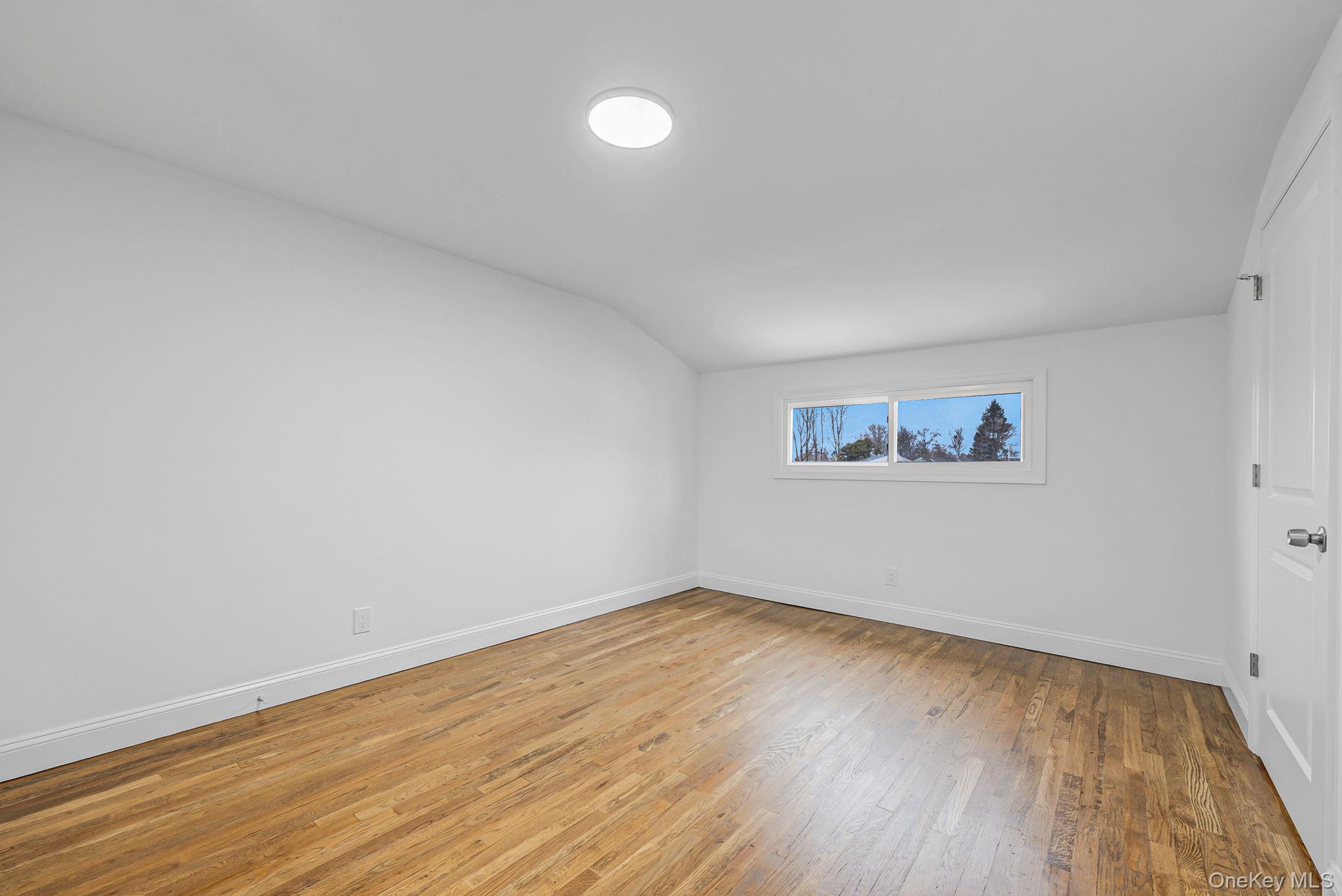 #10 photo, 18 Oakdale Place, Massapequa Park , NY 11762