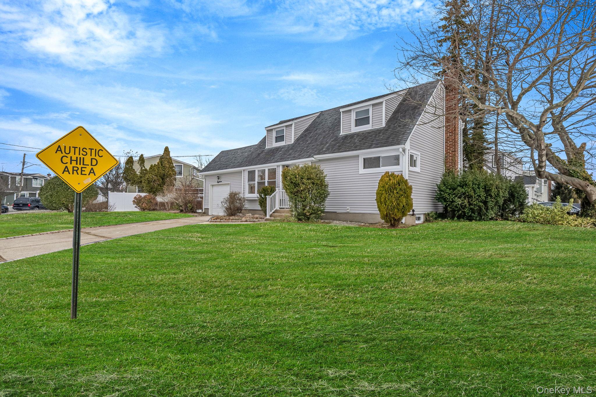 #2 photo, 18 Oakdale Place, Massapequa Park , NY 11762