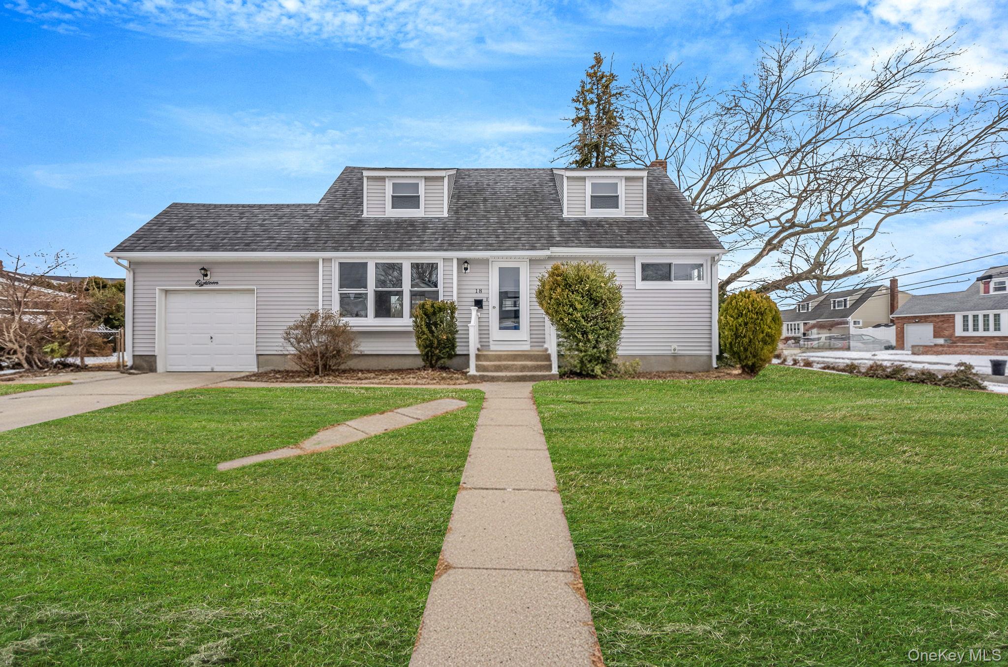 #4 photo, 18 Oakdale Place, Massapequa Park , NY 11762