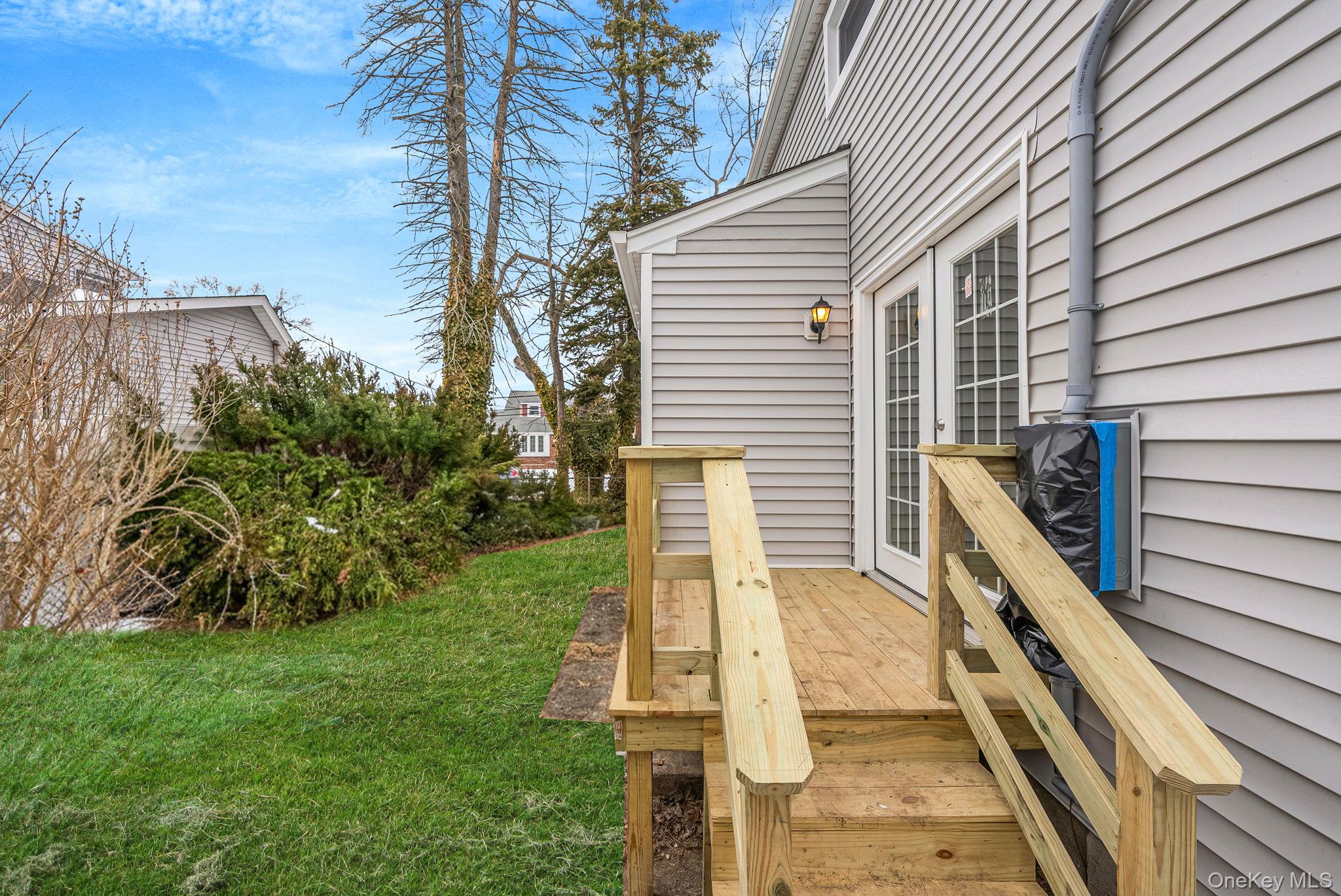 #6 photo, 18 Oakdale Place, Massapequa Park , NY 11762