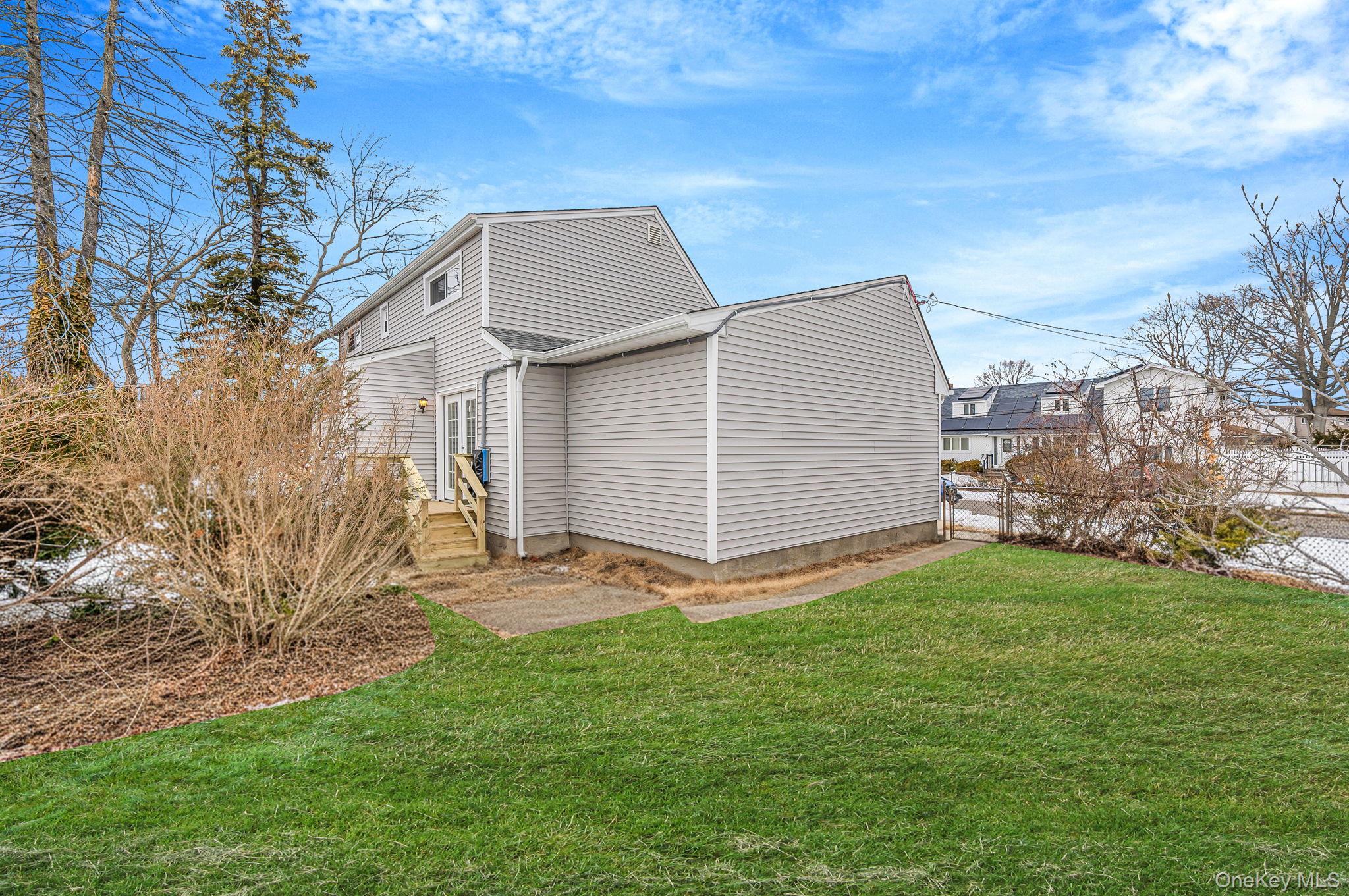 #8 photo, 18 Oakdale Place, Massapequa Park , NY 11762