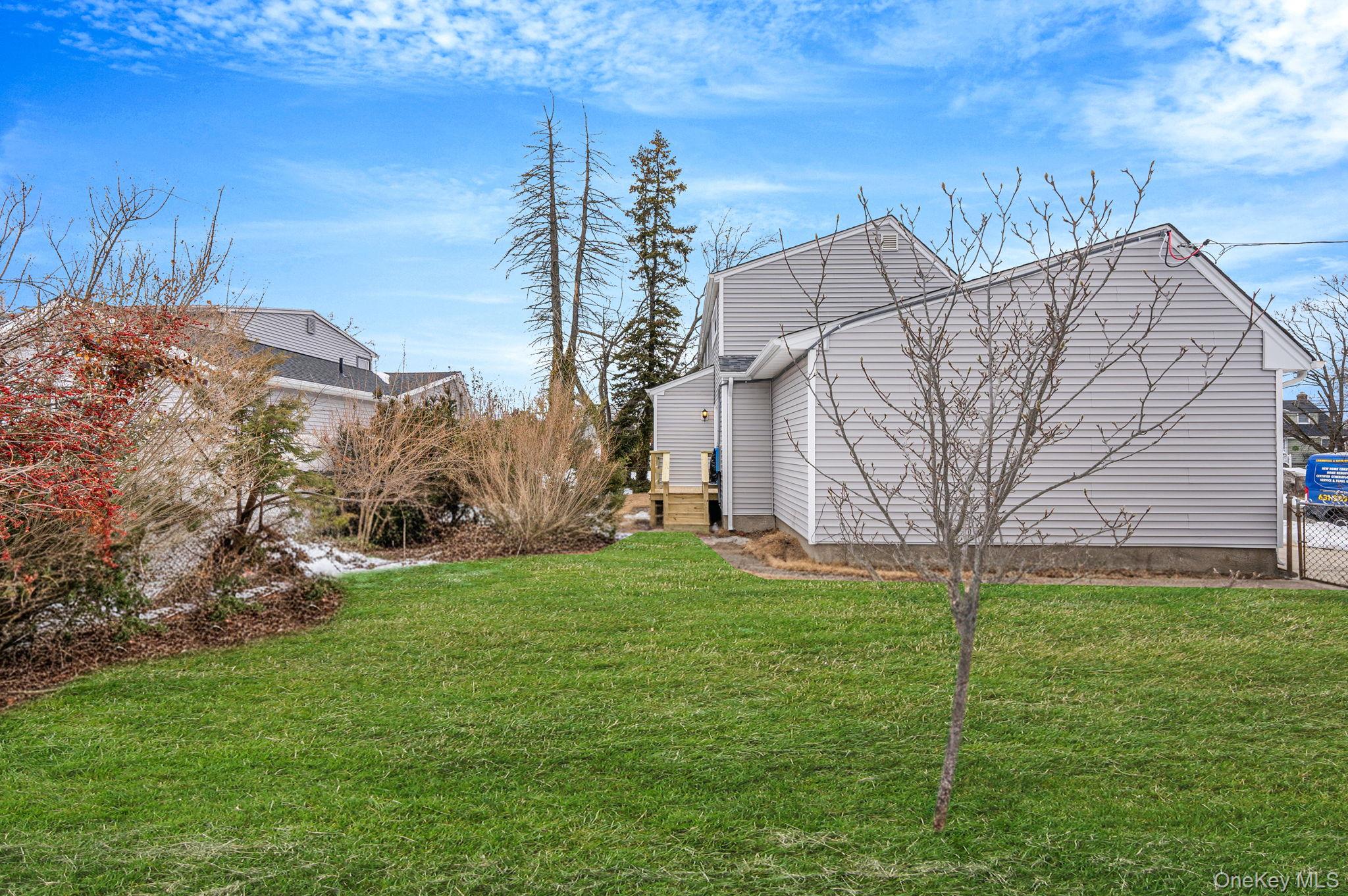 #9 photo, 18 Oakdale Place, Massapequa Park , NY 11762