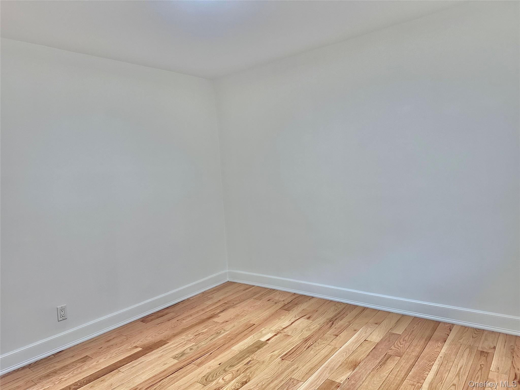 #18 photo, 25555 75th Avenue, Glen Oaks , NY 11004