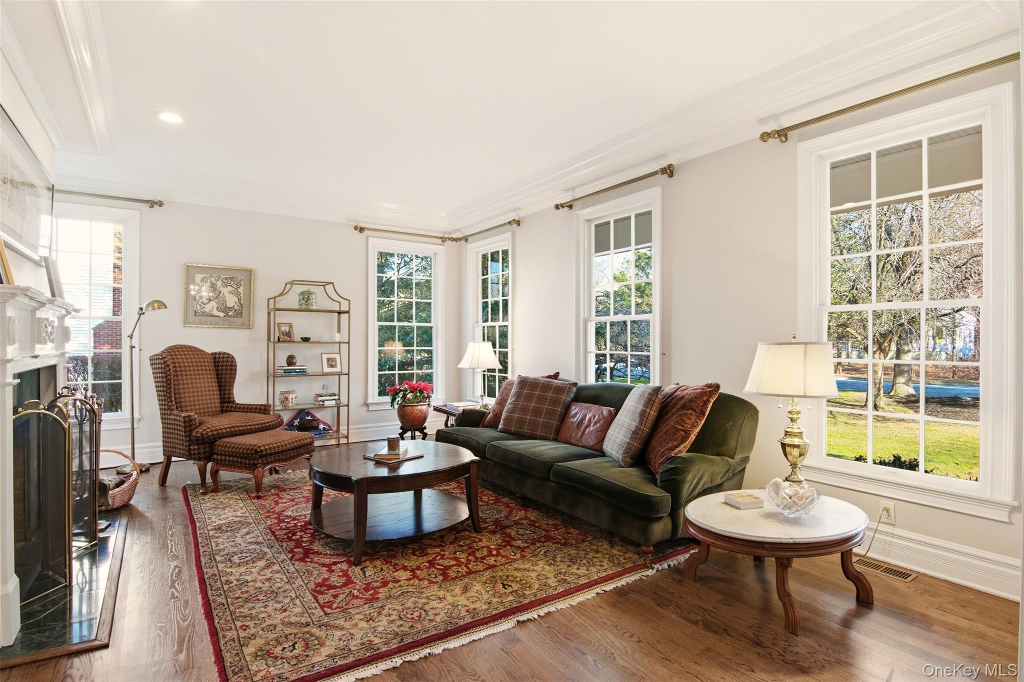 #8 photo, 4 Daniel Way, سوفولك Setauket , NY 11733