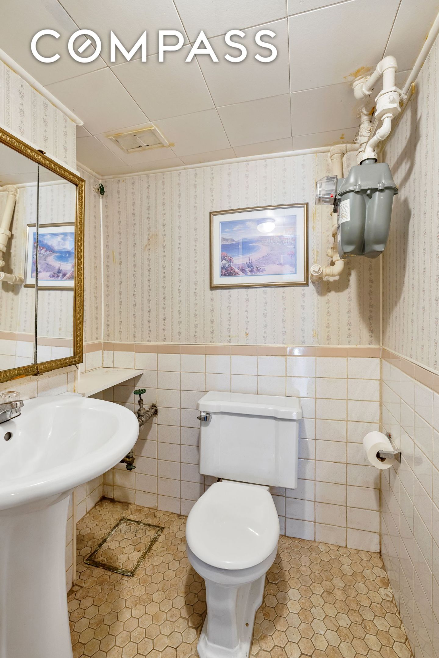 #18 photo, 77-09 82nd Street, Glendale , NY 11385