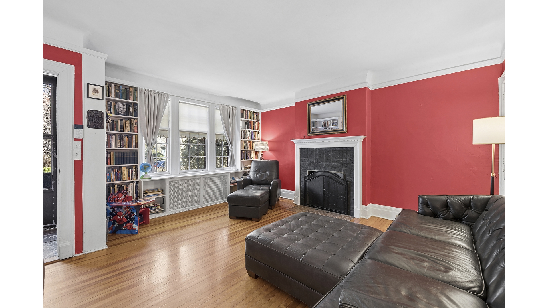 #3 photo, 46 SLOCUM Crescent, Куинс ‖ Forest Hills , NY 11375
