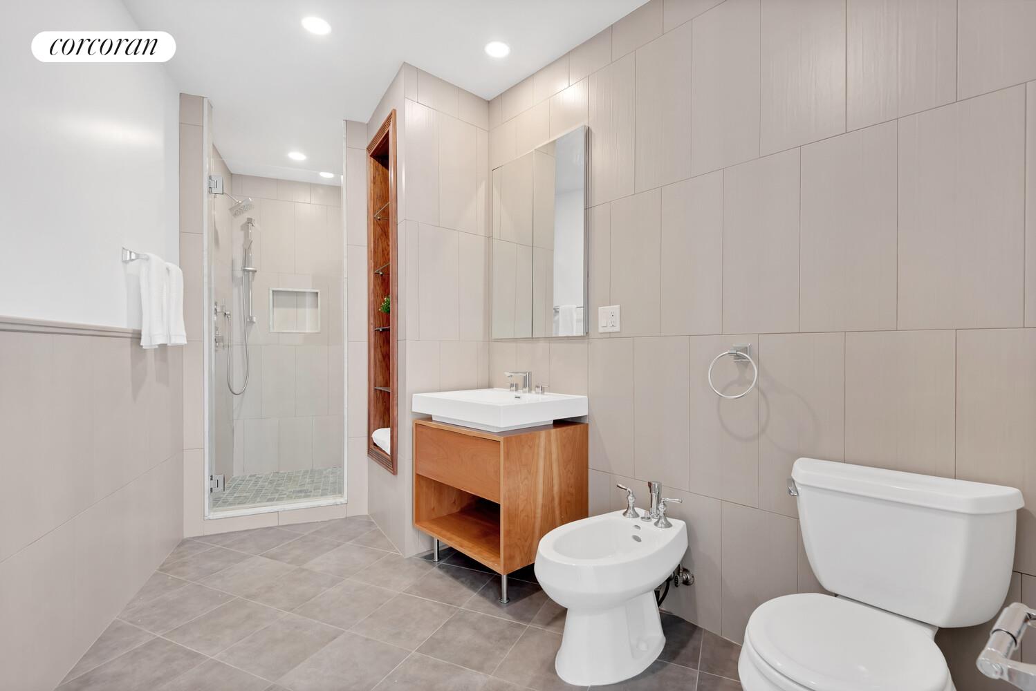 #11 photo, 218 FROST Street, Бруклин ‖ Williamsburg , NY 11211