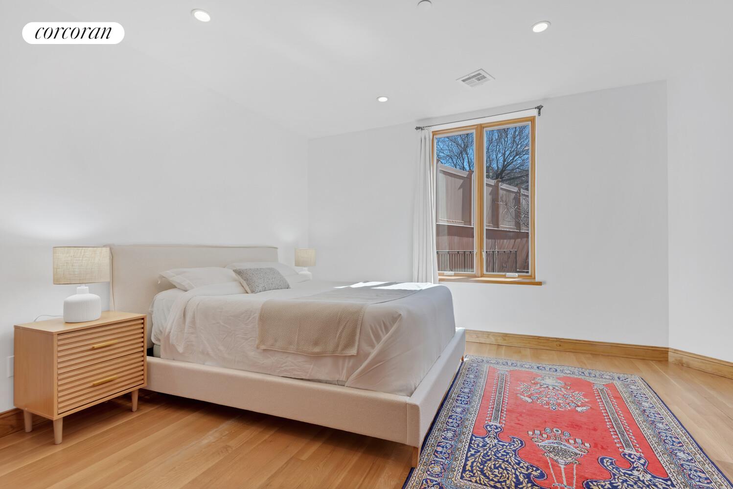 #3 photo, 218 FROST Street, Бруклин ‖ Williamsburg , NY 11211