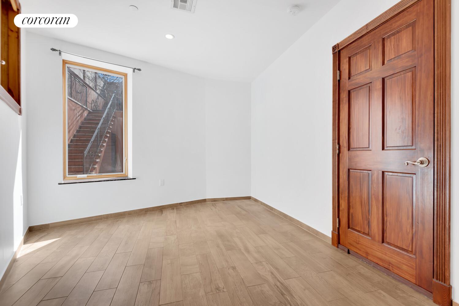 #5 photo, 218 FROST Street, Бруклин ‖ Williamsburg , NY 11211