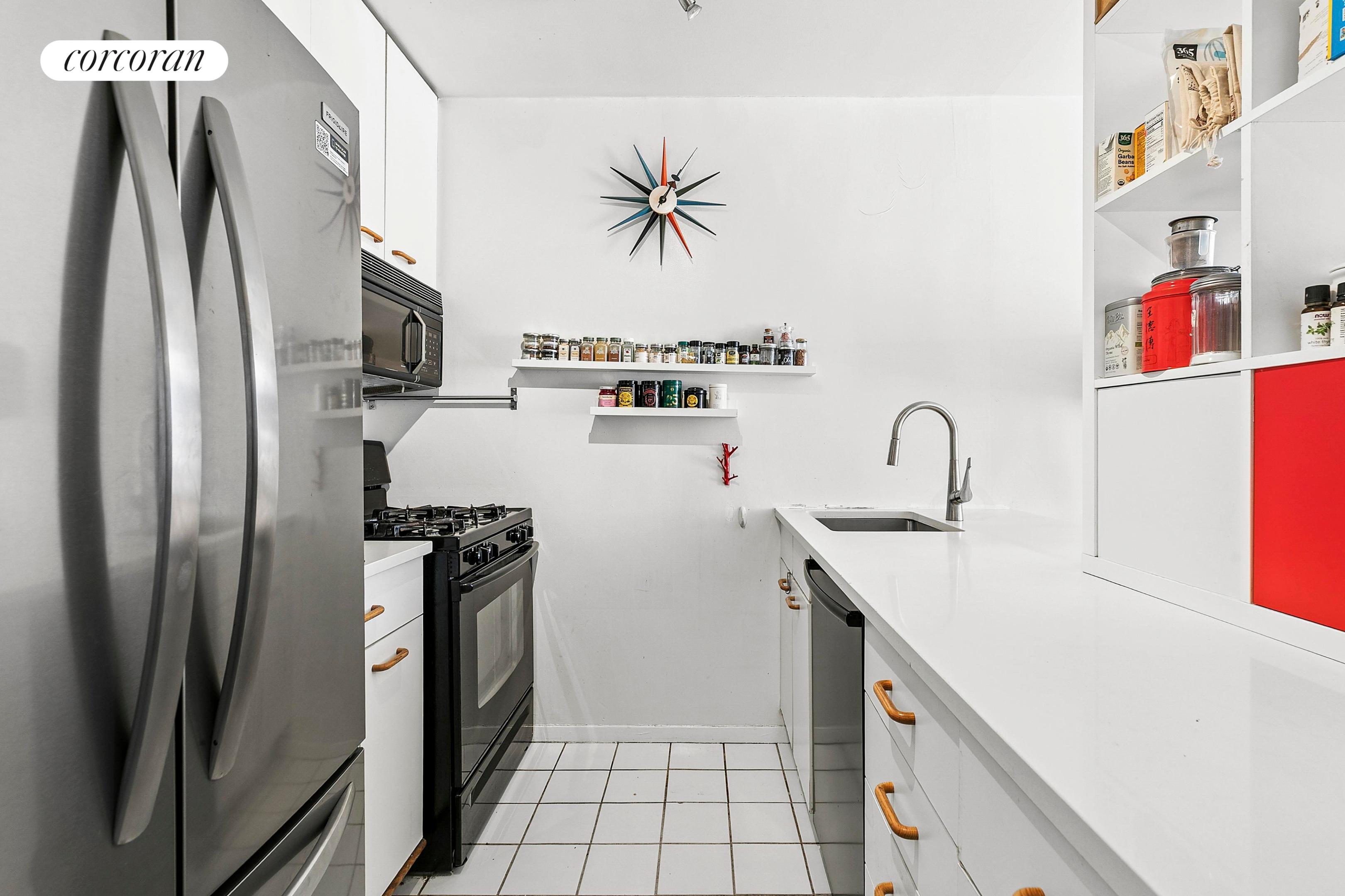 #5 photo, 350 W 50TH Street, Hell's Kitchen , NY 10019