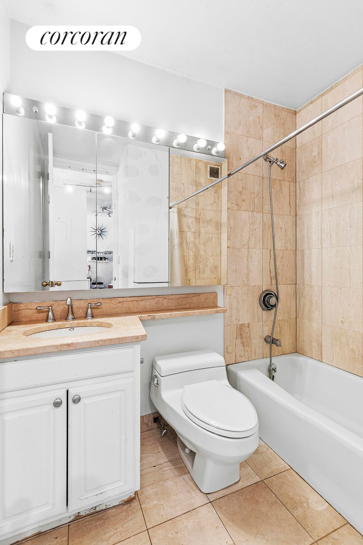 #6 photo, 350 W 50TH Street, Hell's Kitchen , NY 10019