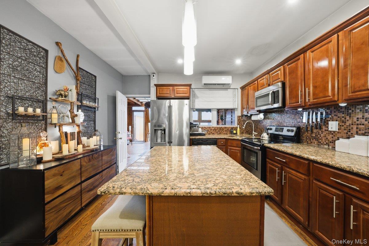 #14 photo, 4641 Carpenter Avenue, Bronx , NY 10470