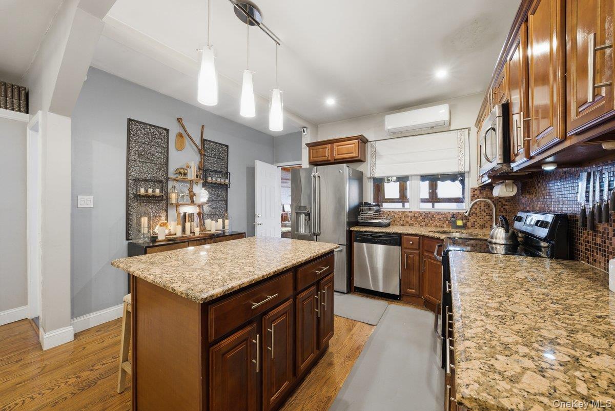 #16 photo, 4641 Carpenter Avenue, Bronx , NY 10470