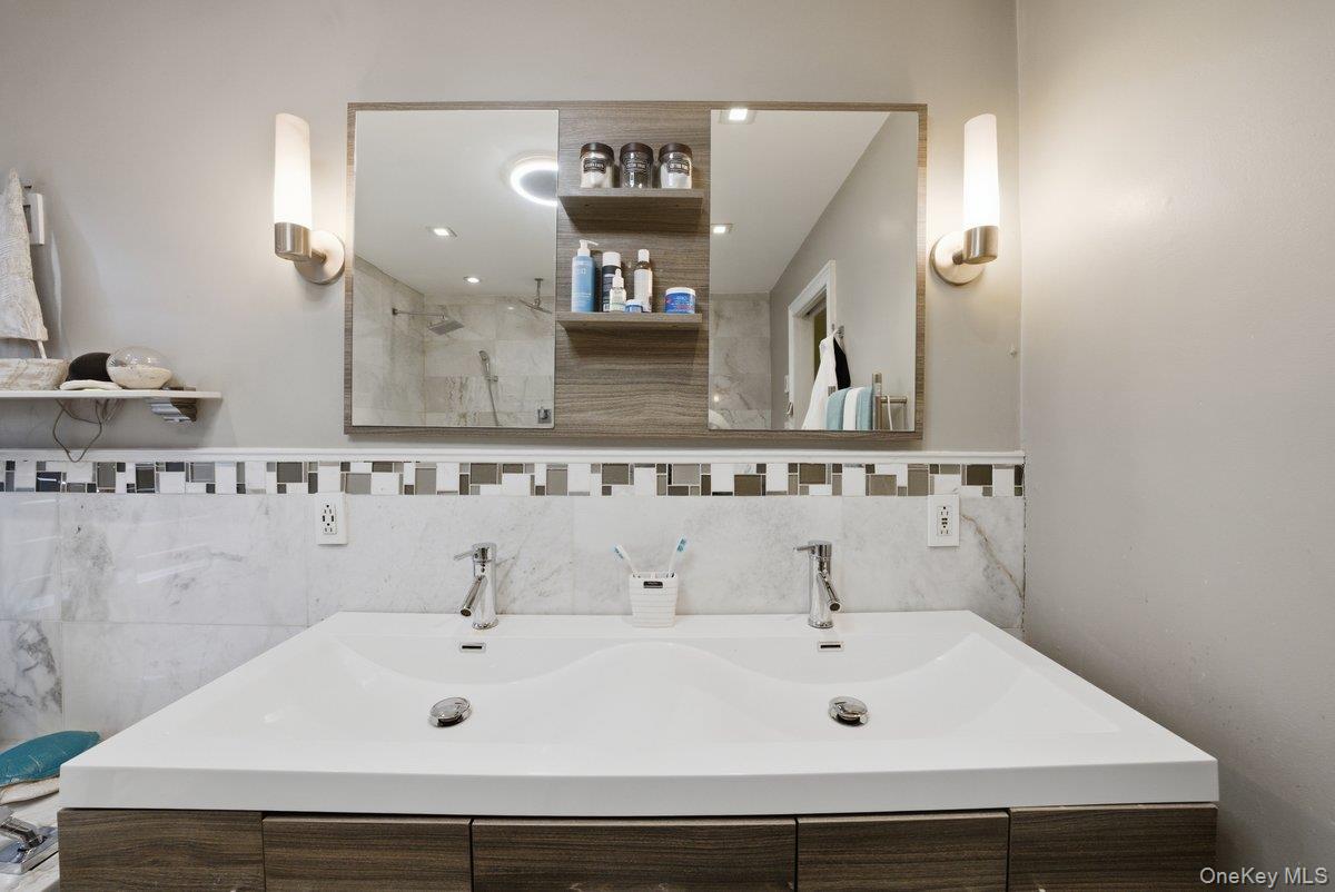 #9 photo, 4641 Carpenter Avenue, Bronx , NY 10470