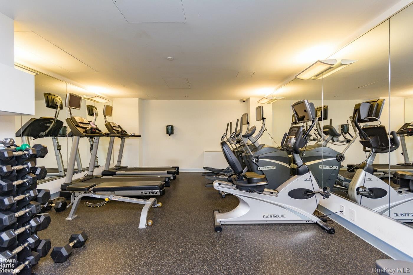 #14 photo, 640 W 237th Street, برونكس Bronx , NY 10463