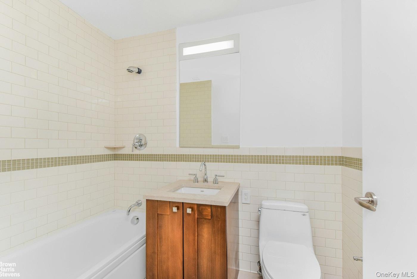 #5 photo, 640 W 237th Street, برونكس Bronx , NY 10463