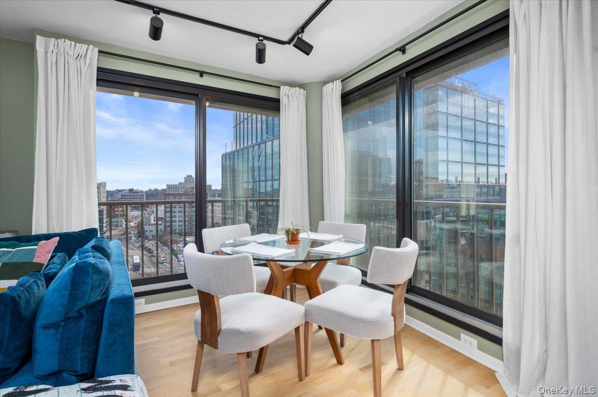 #11 photo, 10 Cottage Place, White Plains , NY 10601