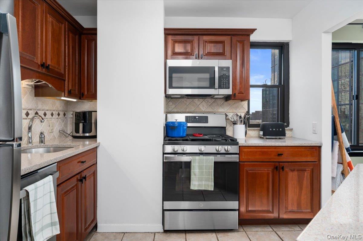 #14 photo, 10 Cottage Place, White Plains , NY 10601