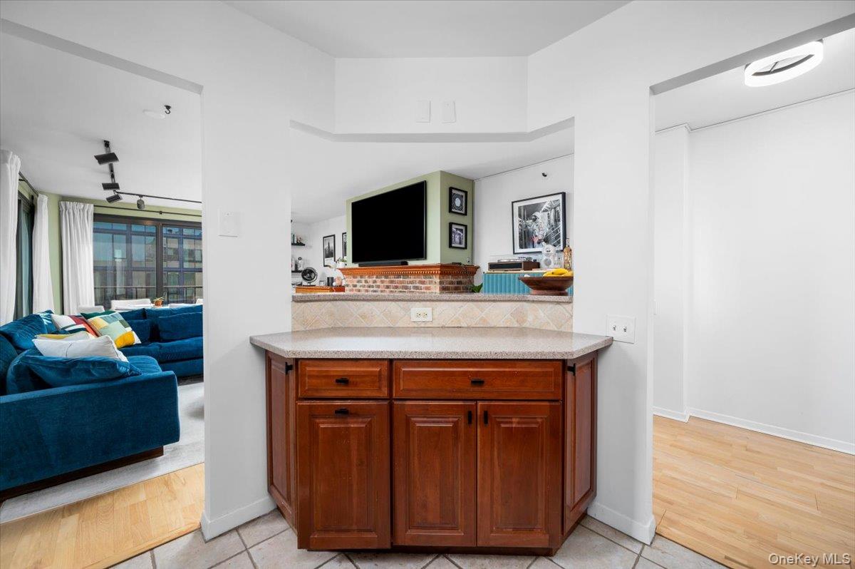 #15 photo, 10 Cottage Place, White Plains , NY 10601