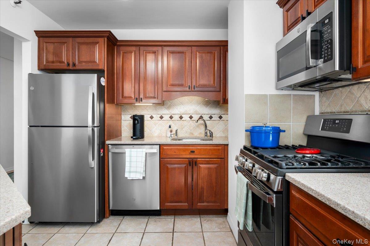 #16 photo, 10 Cottage Place, White Plains , NY 10601