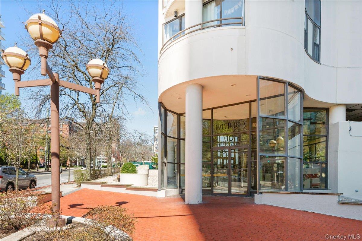 #2 photo, 10 Cottage Place, White Plains , NY 10601