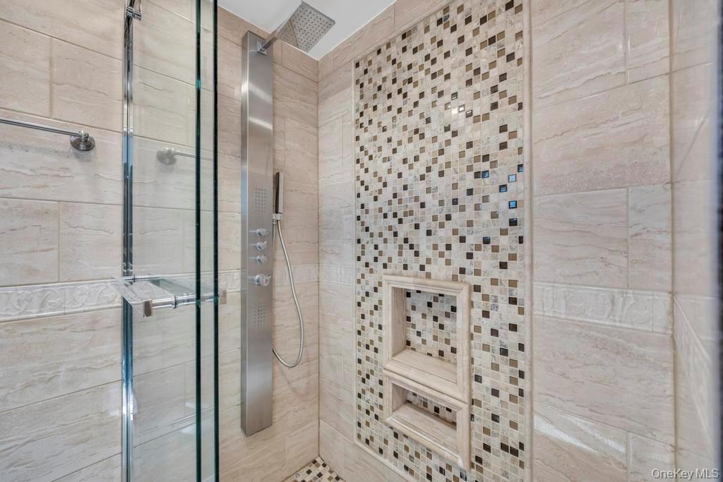 #14 photo, 16 Phipps Lane, Нассау ‖ Plainview , NY 11803