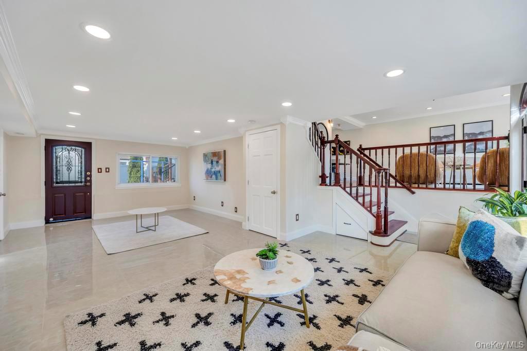 #6 photo, 16 Phipps Lane, Нассау ‖ Plainview , NY 11803