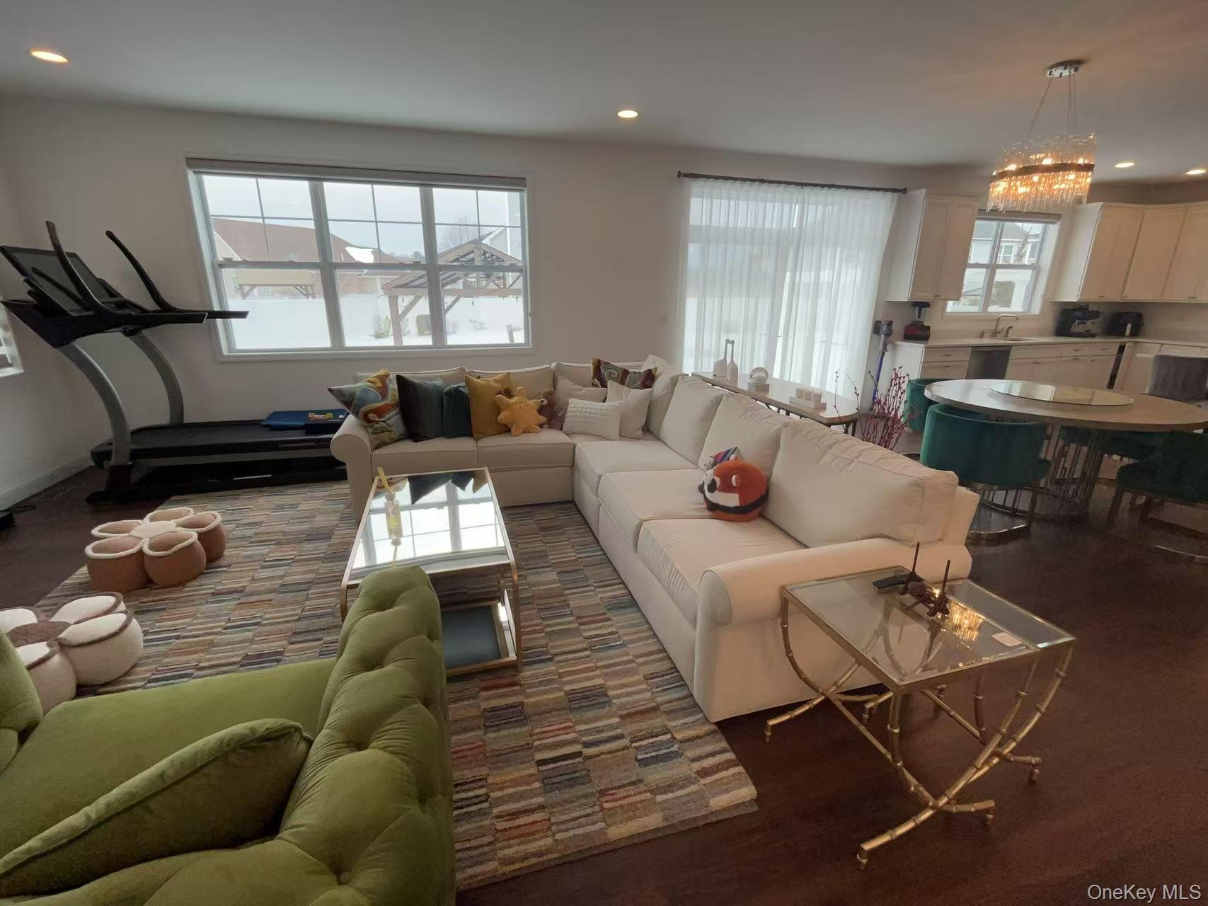 #6 photo, 42 Wildflower Drive, سوفولك Ridge , NY 11961