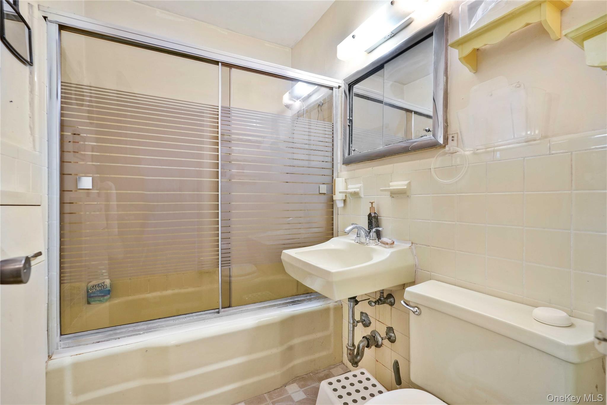 #10 photo, 66-36 Yellowstone Boulevard, Forest Hills , NY 11375