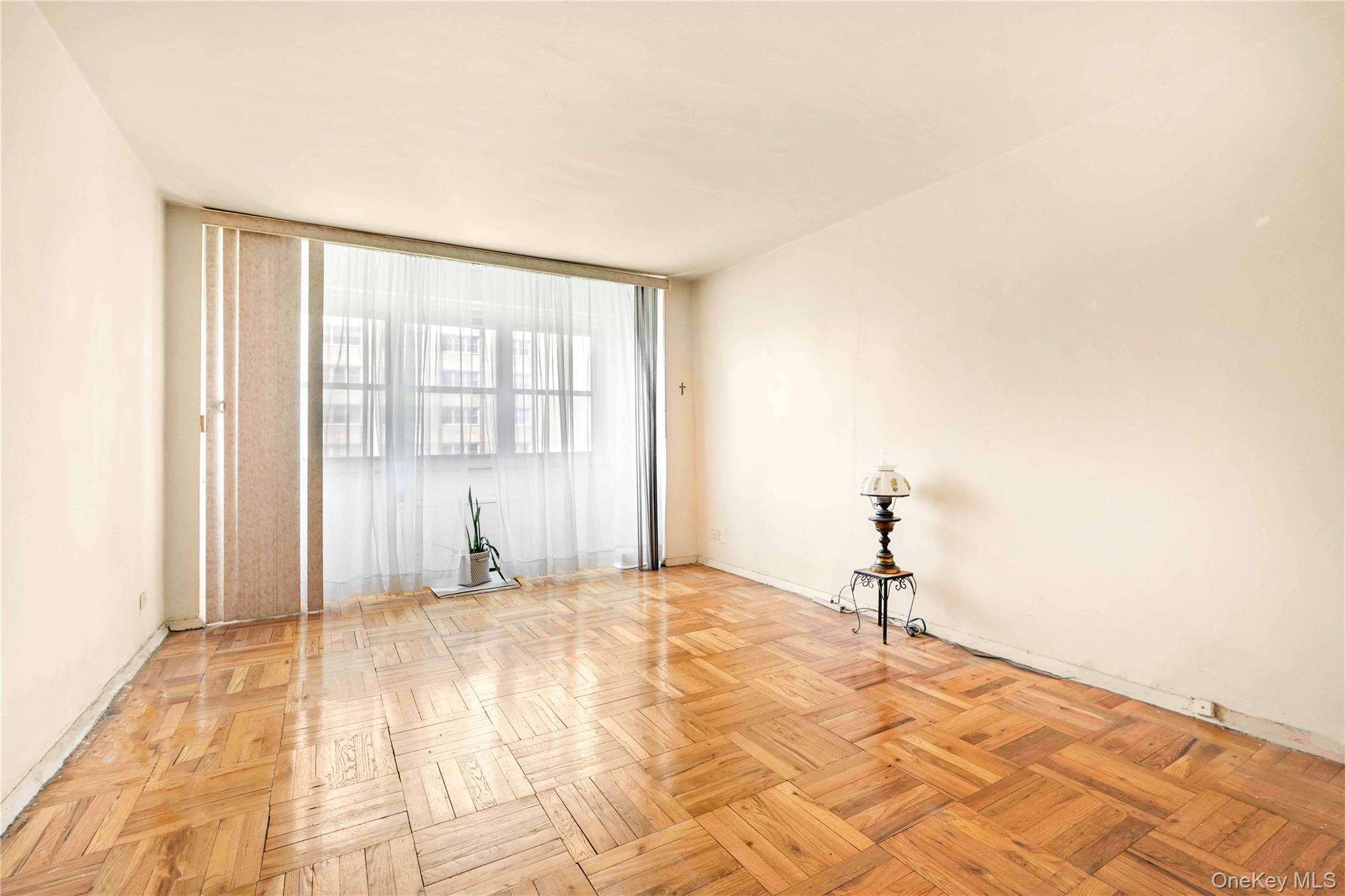 #12 photo, 66-36 Yellowstone Boulevard, Forest Hills , NY 11375