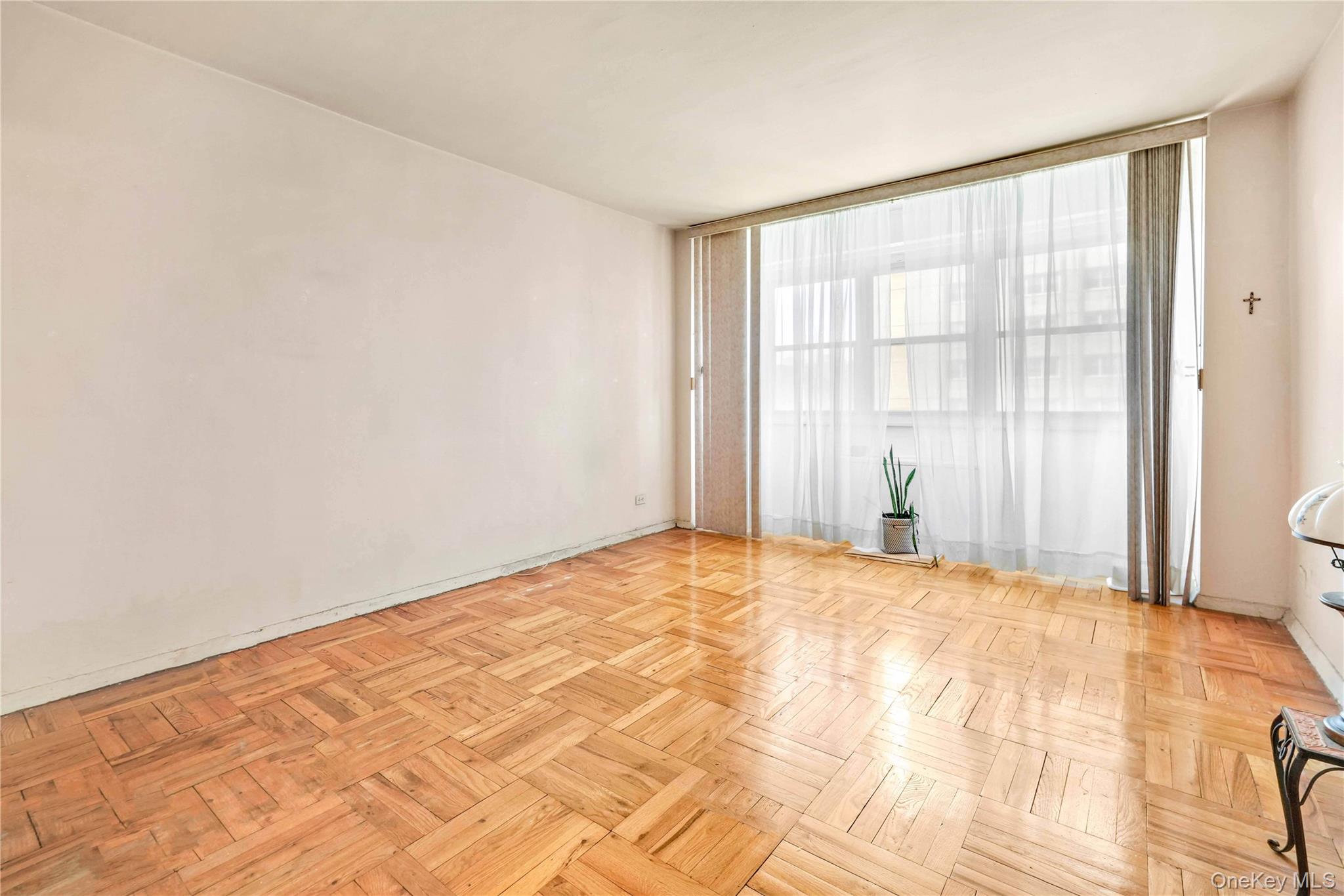 #14 photo, 66-36 Yellowstone Boulevard, Forest Hills , NY 11375