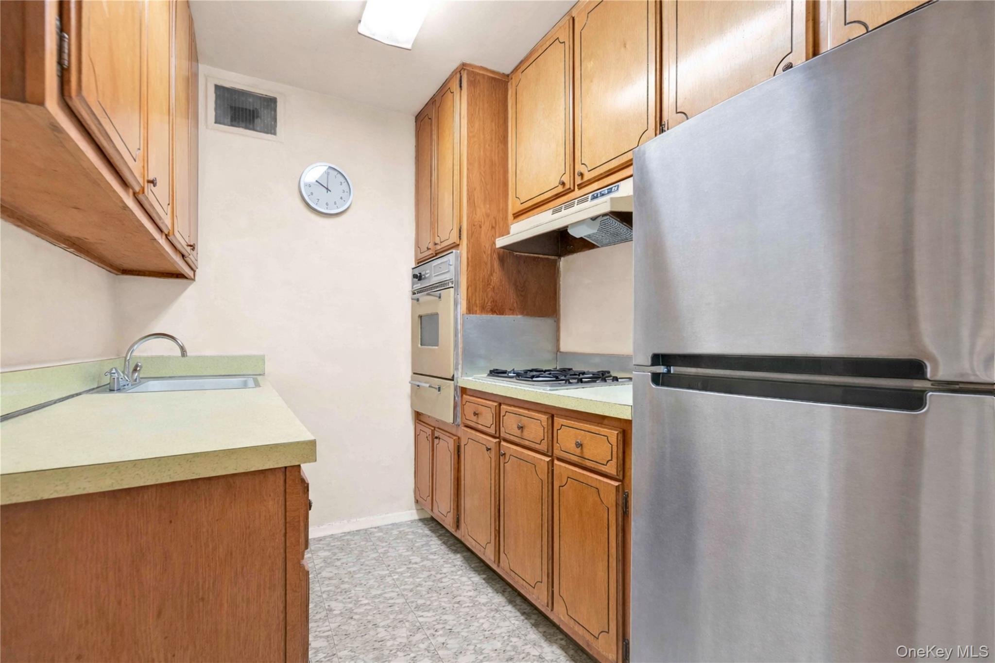 #6 photo, 66-36 Yellowstone Boulevard, Forest Hills , NY 11375