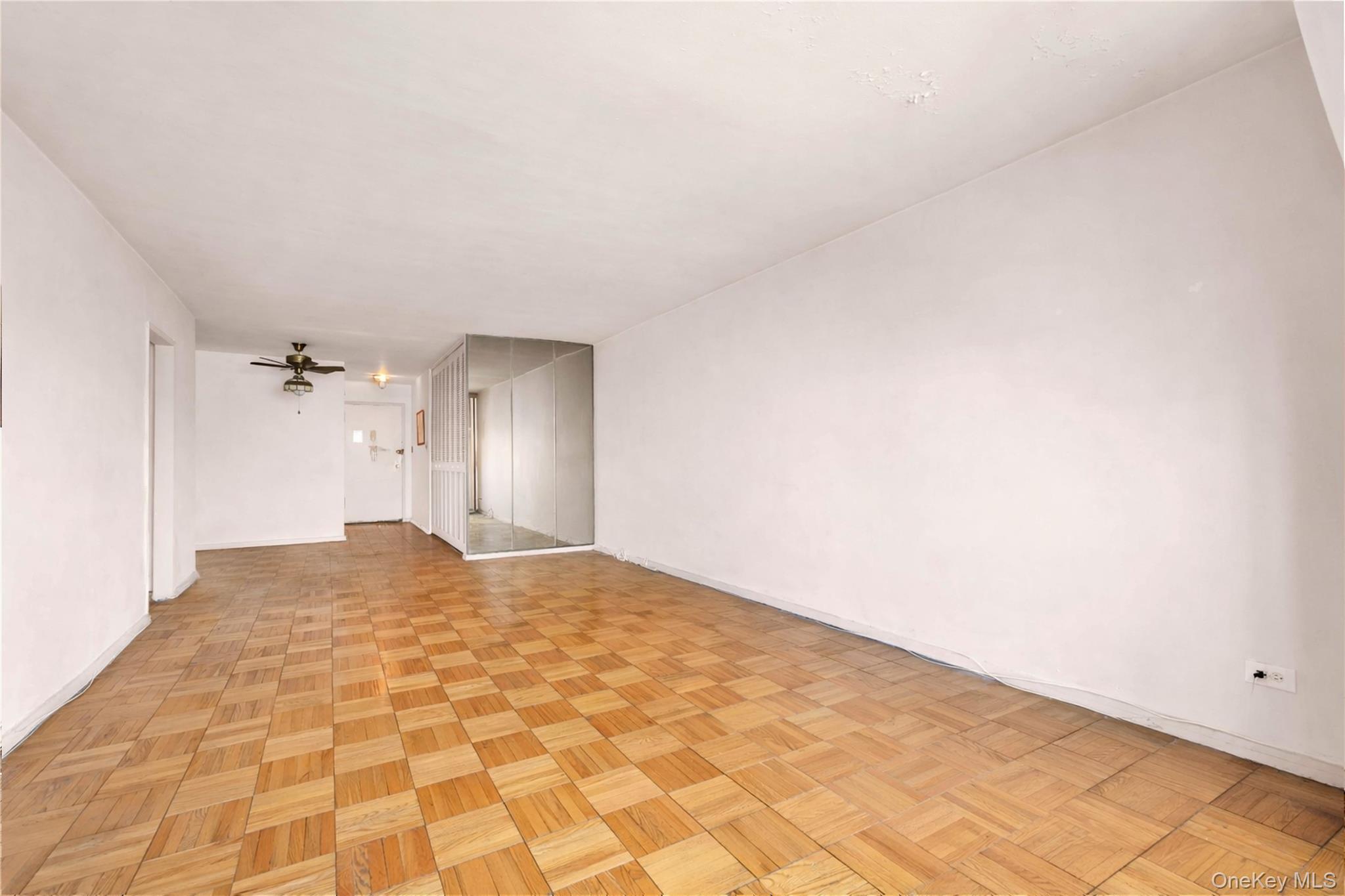 #7 photo, 66-36 Yellowstone Boulevard, Forest Hills , NY 11375