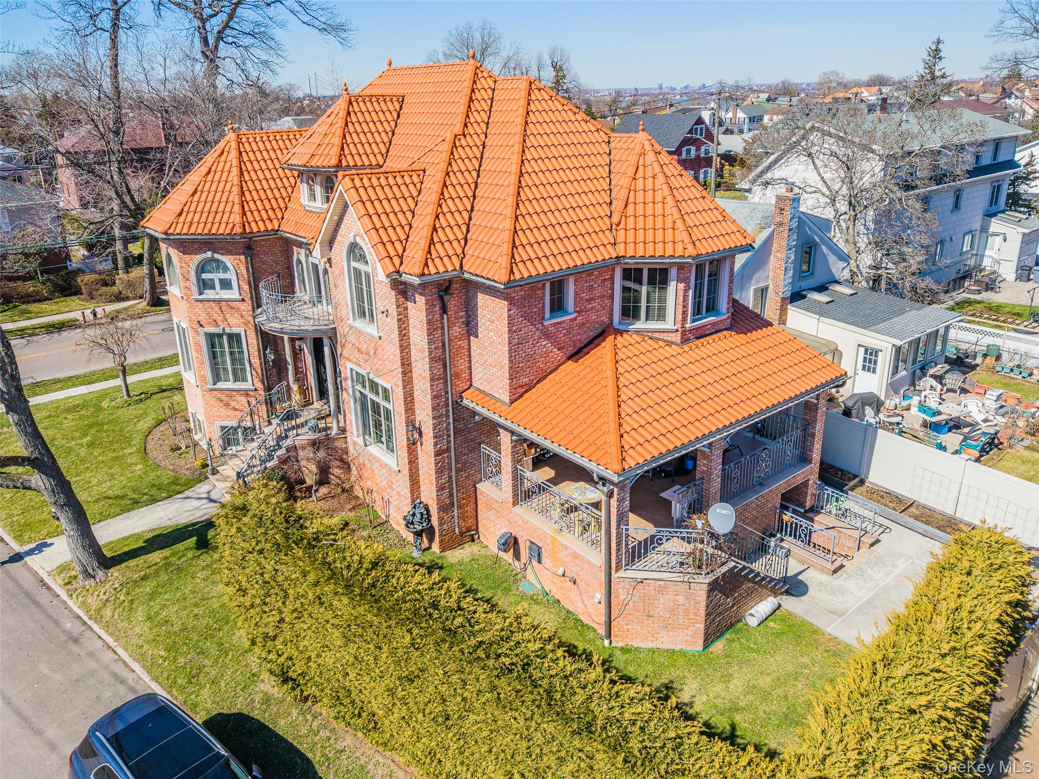 #3 photo, 16003 Cryders Lane, কুইন্‌স Whitestone , NY 11357