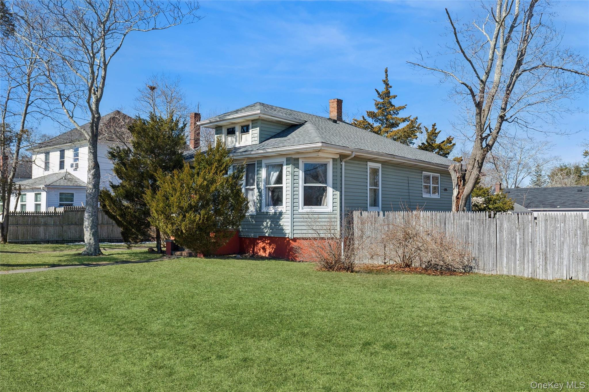 #1 photo, 37 Lake Avenue, সাফোক কাউন্টি Riverside , NY 11901