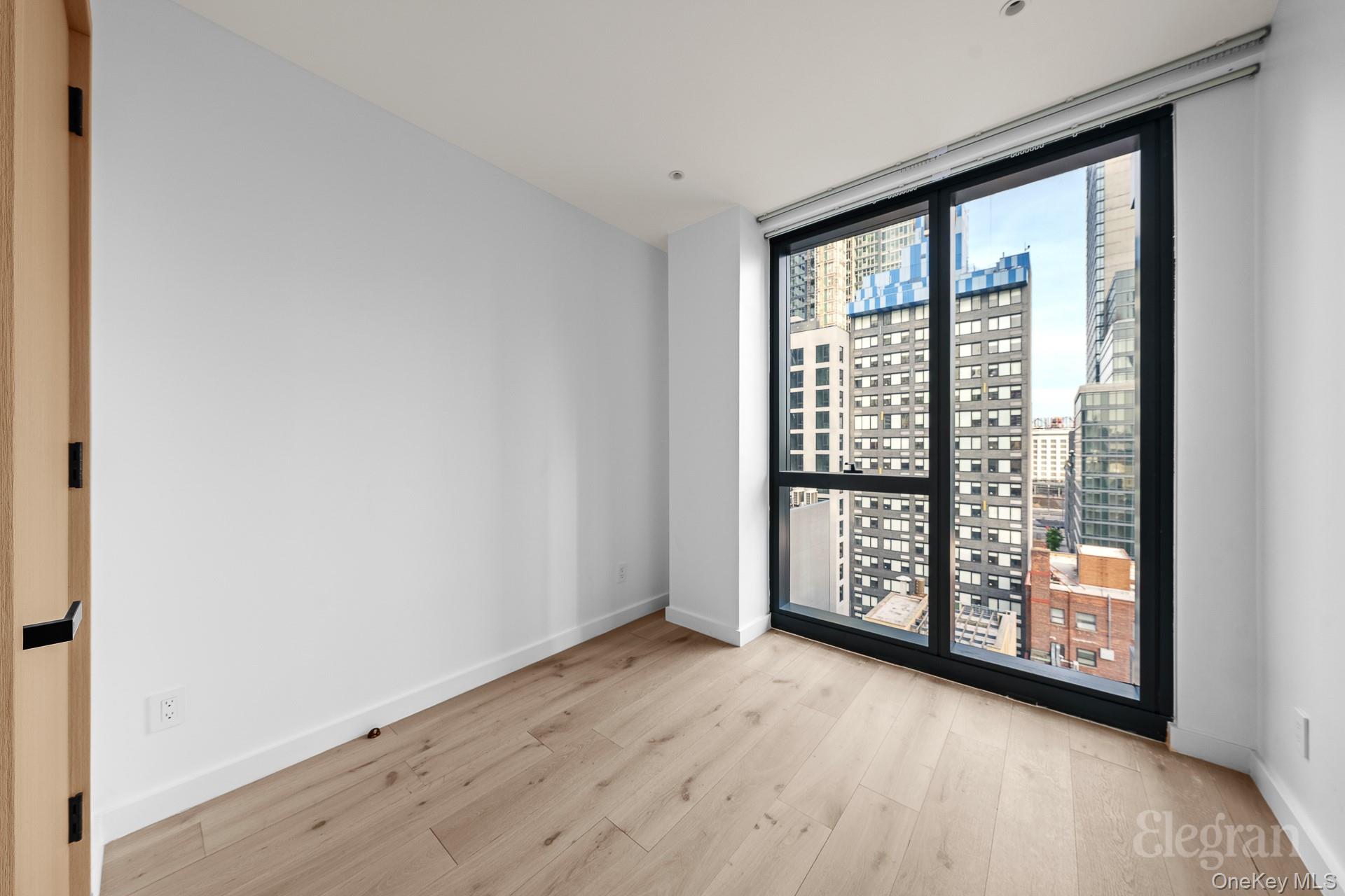 #10 photo, 4262 Hunter Street, कुईंस Long Island City , NY 11101